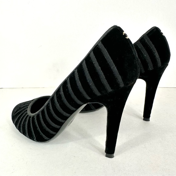 Chanel Velvet and Grosgrain Ribbon Cap Toe Closed Toe Stiletto Pumps size 39 - Picture 7 of 15